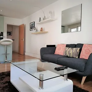 Still Life Tower Hill Executive Apartamento
